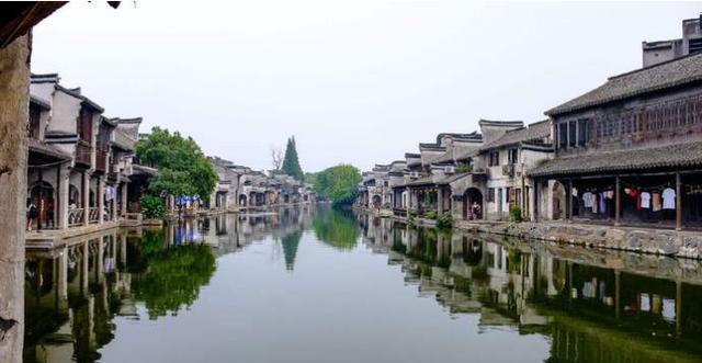 无锡铁路六站联动，110名无锡书法家向旅客送春联，送祝福